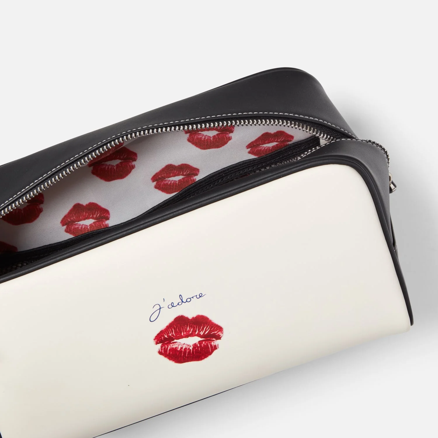 Mason Kiss Washbag - Image 4